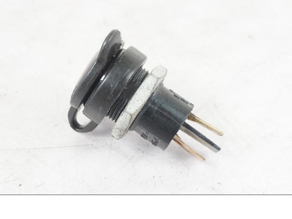 Baksidan på El uttag 12 V från en BMW R 1200 GSA -2012 motorcykel.