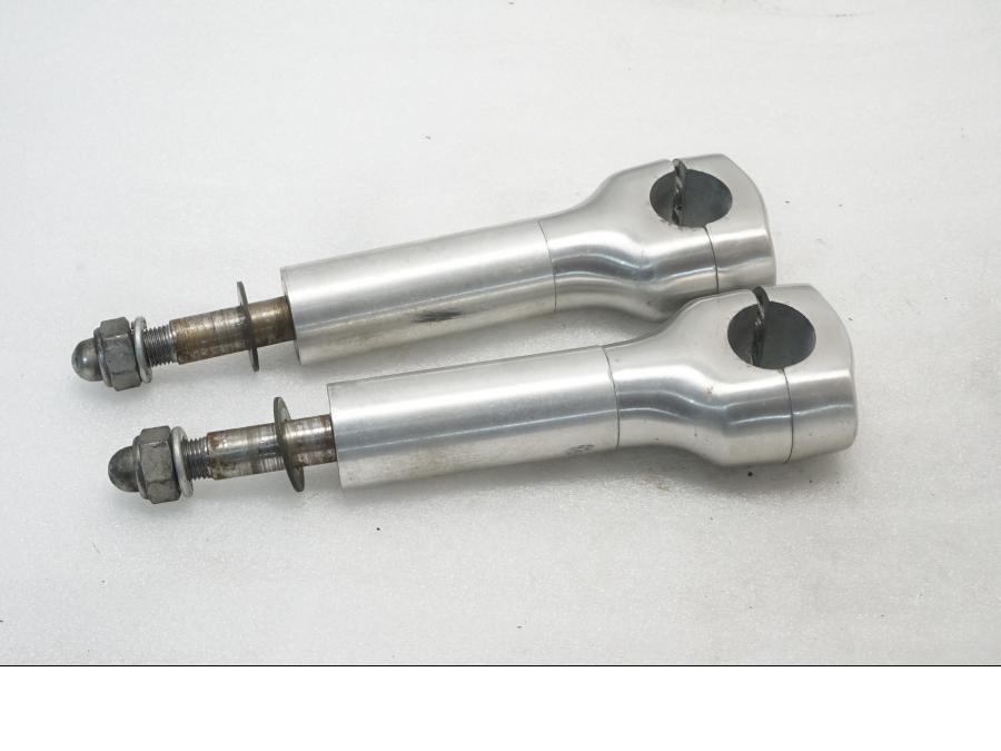 Baksidan på Styrfäste från en Yamaha XVS 650 -2000 motorcykel.