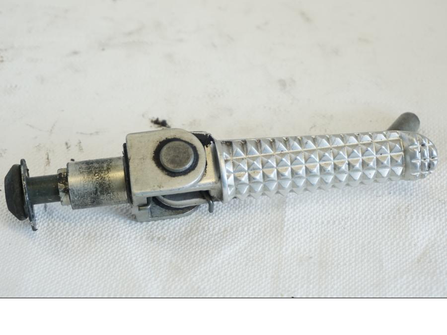 Vänster sida på Fotpinne från en Yamaha YZF R6 -2006 motorcykel.