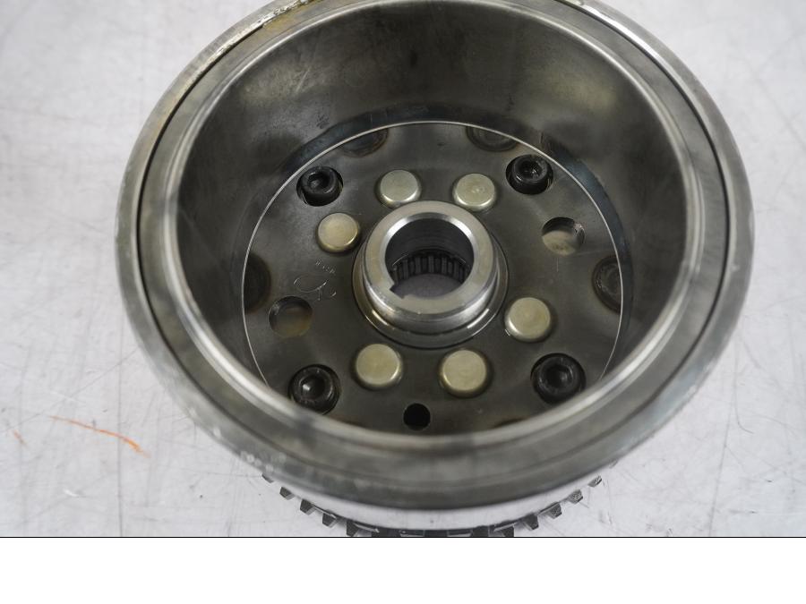 Baksidan på Startkopplingsdrev från en KTM 125 Duke -2017 motorcykel.