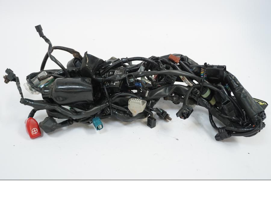 Snett uppifrån på Kablage från en Honda CB 650 R -2019 motorcykel.