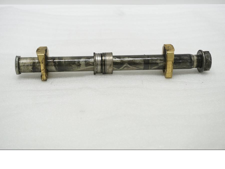 Framsidan på Axel från en Suzuki GSX 1300 BK -2008 motorcykel.