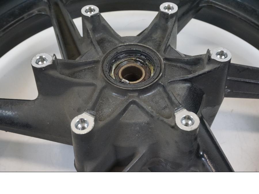 Extrabild3 på Fälg från en Honda CB 750 -2002 motorcykel.