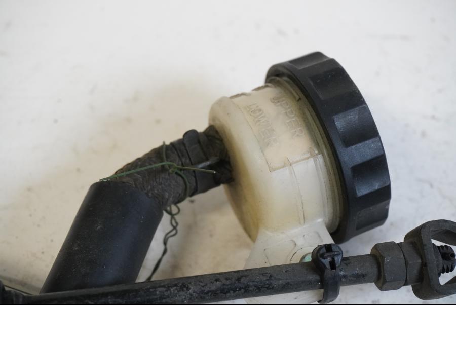 Höger sida på Bromshuvudcylinder från en Honda ST 1100 -1998 motorcykel.