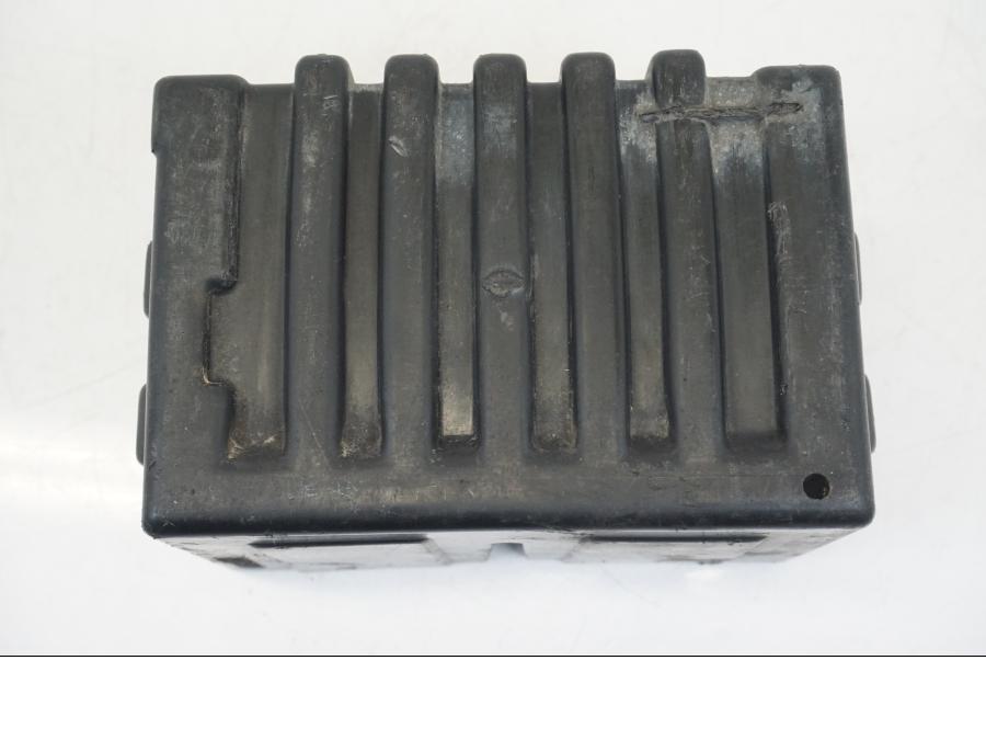 Extrabild2 på Batterihållare från en Honda CB 750 -2002 motorcykel.