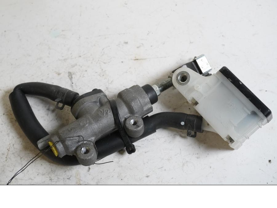 Framsidan på Bromshuvudcylinder från en Honda CRF 1000 Africa Twin -2016 motorcykel.