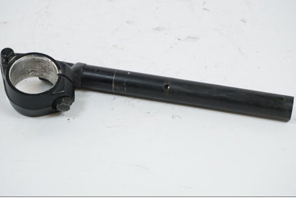 Snett uppifrån på Styre från en Honda CBR 600 -1998 motorcykel.