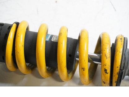 Snett uppifrån på Stötdämpare från en Honda CBR 900 RR -2002 motorcykel.