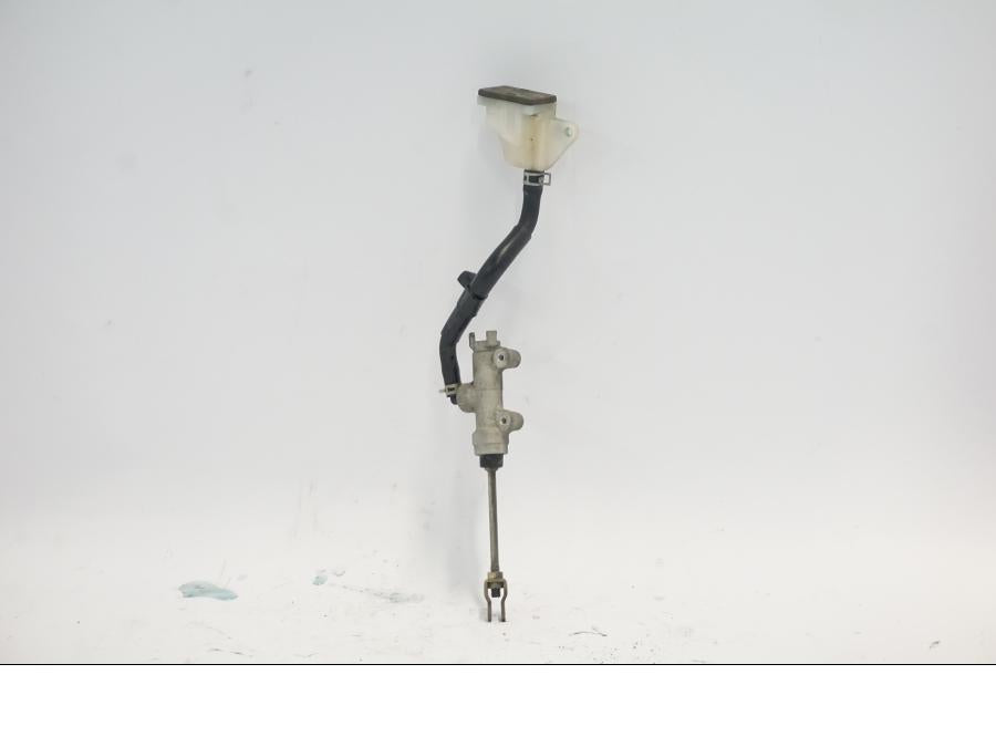 Framsidan på Bromshuvudcylinder från en Suzuki DL 1000 -2003 motorcykel.