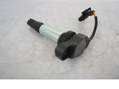 Framsidan på Tändspole från en KTM 1290 Super Duke R -2023 motorcykel.