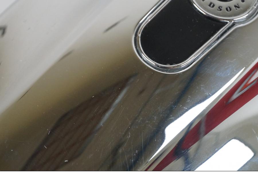 Extrabild1 på Bensintankkonsoll från en H-D Softail Breakout FXSB -2016 motorcykel.