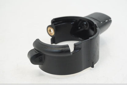 Höger sida på Blinkersfäste från en Ducati Streetfighter V4 -2020 motorcykel.