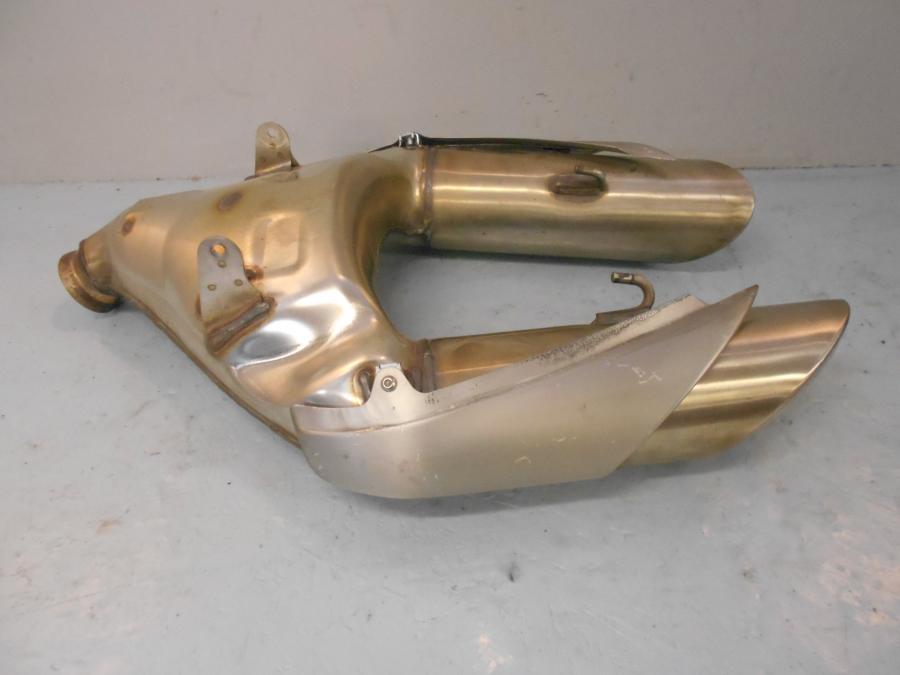 Baksidan på Ljuddämpare från en KTM 990 Super Duke -2010 motorcykel.