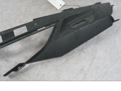 Vänster sida på Bakvinge från en BMW K 1600 GTL -2015 motorcykel.