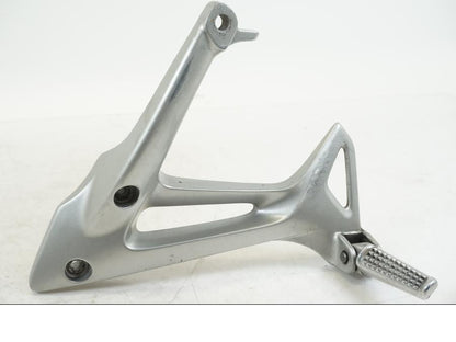 Framsidan på Fotpinne från en Honda VFR 800 -2003 motorcykel.