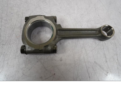 Höger sida på Vevstake från en Honda VFR 800 -2005 motorcykel.