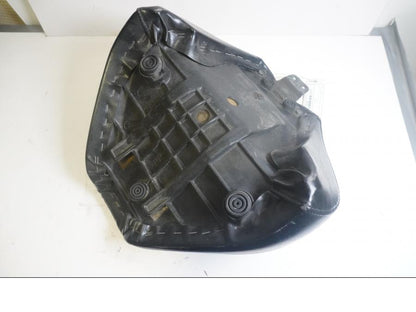 Höger sida på Sadel från en Yamaha XVS 1100 -1999 motorcykel.