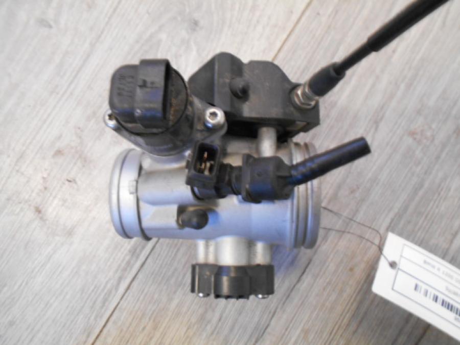 Höger sida på Spjällhus från en BMW R 1200 GS -2007 motorcykel.