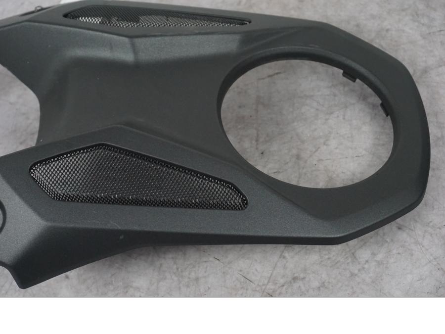 Höger sida på Bensintankskåpa från en Yamaha MT-09 -2024 motorcykel.