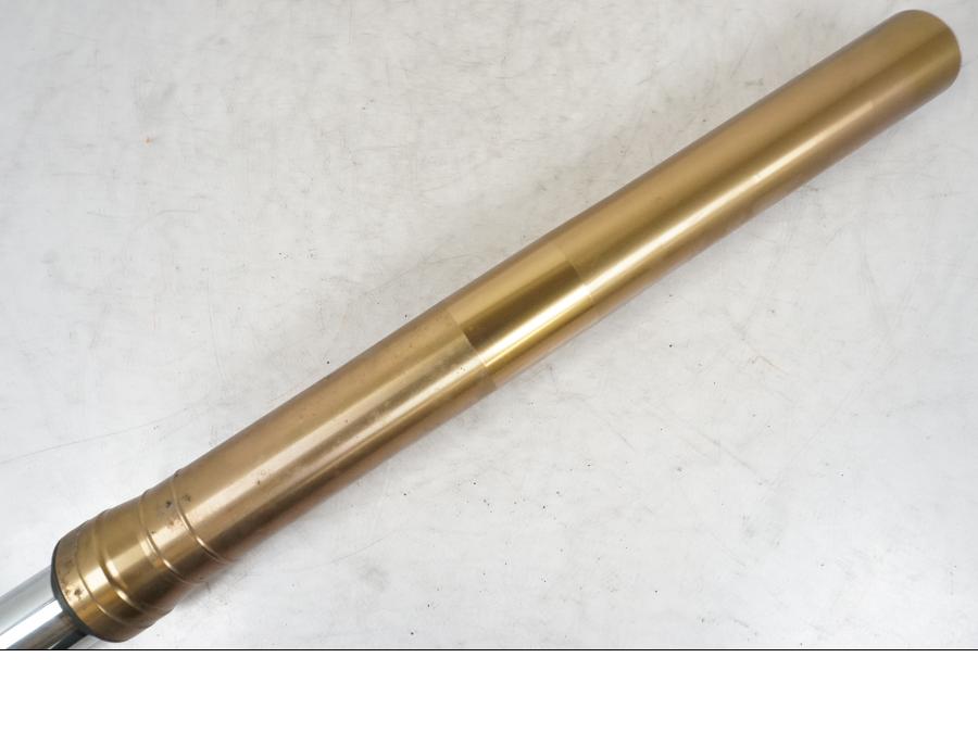 Snett uppifrån på Gaffelben från en Triumph Tiger Explorer -2013 motorcykel.