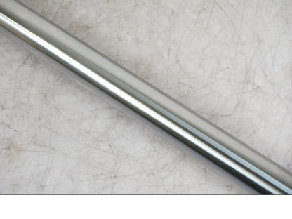 Snett nerifrån på Gaffelben från en Suzuki K50 -1980 motorcykel.