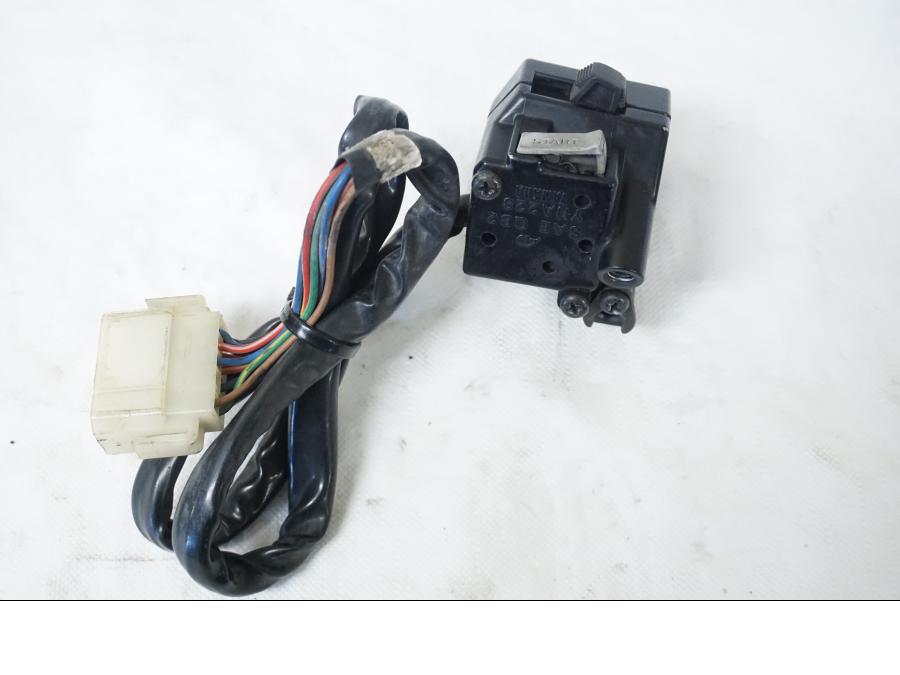 Baksidan på Styrelreglage från en Yamaha FJ 1200 -1986 motorcykel.