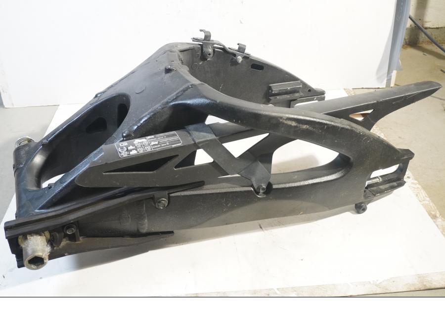 Framsidan på Sving från en Suzuki GSX-S 1000 -2015 motorcykel.