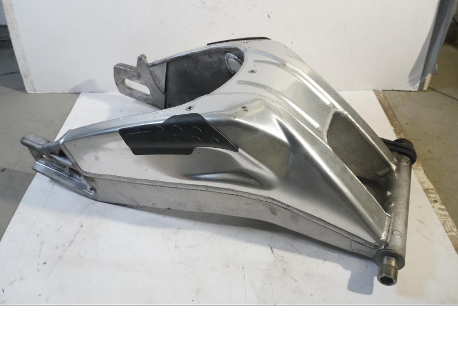 Framsidan på Sving från en BMW S 1000 RR -2013 motorcykel.