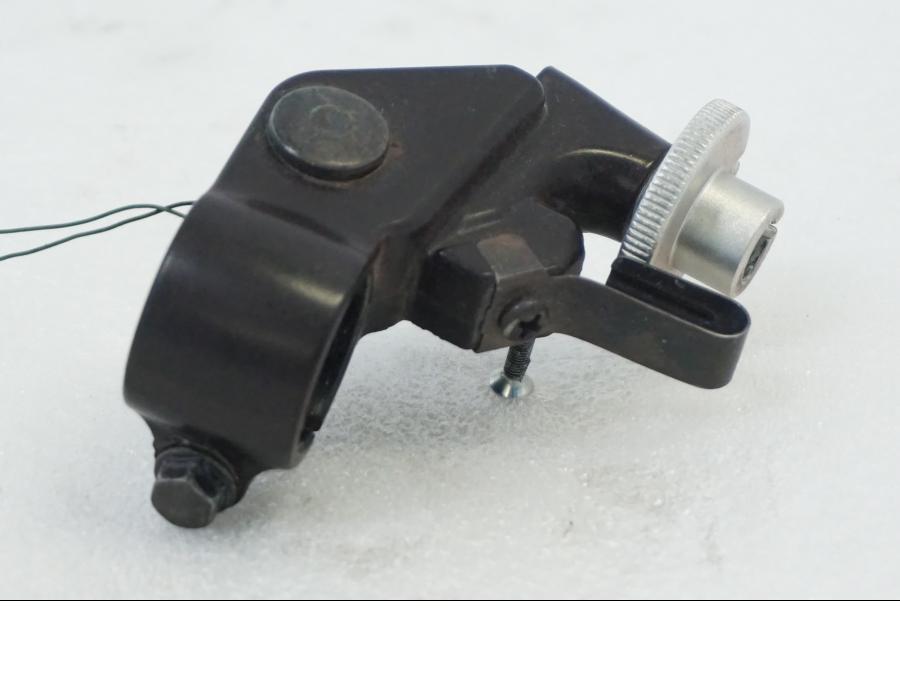 Framsidan på Kopplingsklo från en Aprilia RSV 1000 -2010 motorcykel.