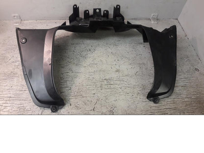 Höger sida på Instrumentpanelsfäste från en Kawasaki Z 1000 -2017 motorcykel.