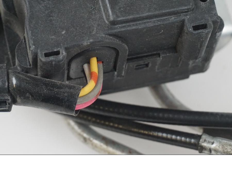 Vänster sida på Avgasspjällmotor från en Suzuki GSX-R 1000 -2007 motorcykel.