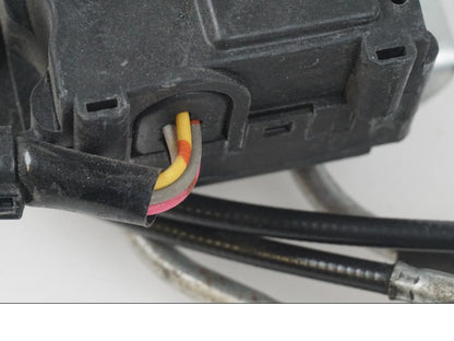 Vänster sida på Avgasspjällmotor från en Suzuki GSX-R 1000 -2007 motorcykel.