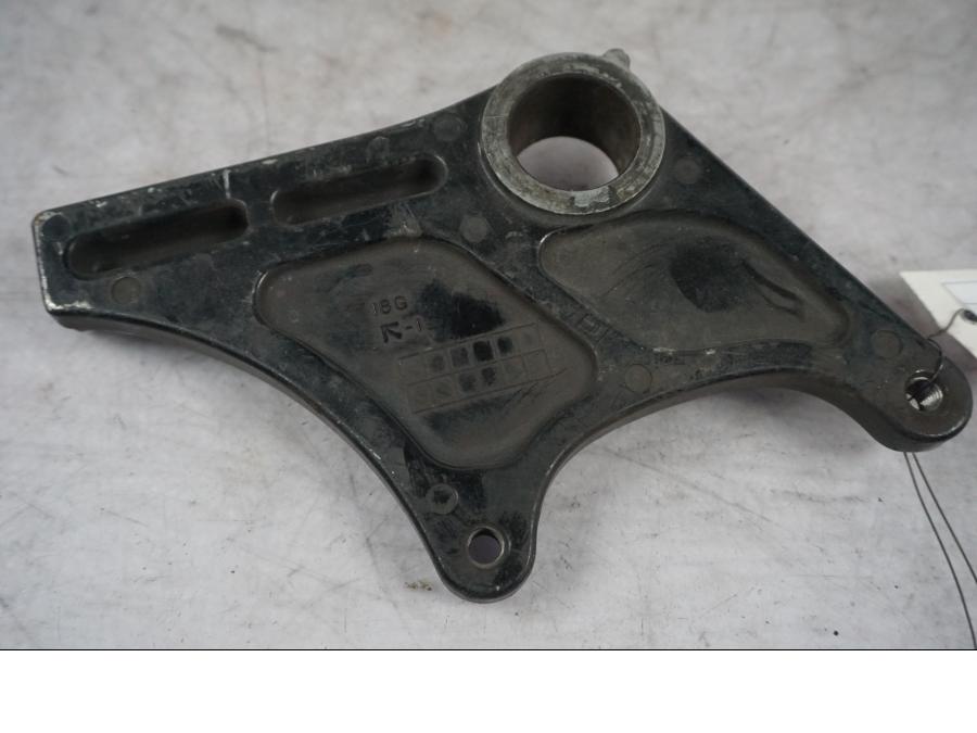 Vänster sida på Bromsoksfäste från en Suzuki GSX-R 1000 -2003 motorcykel.