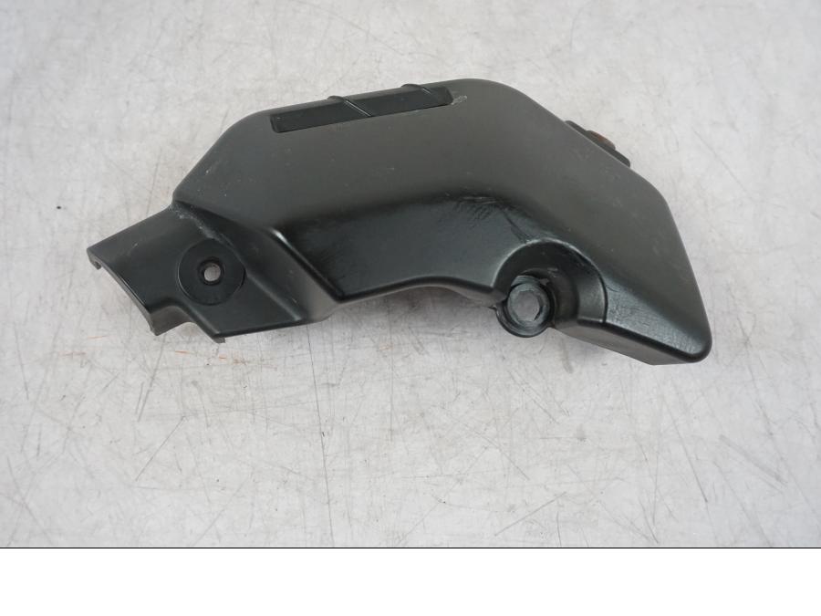 Baksidan på Vattenexpansionskärl från en Yamaha MT-09 -2016 motorcykel.