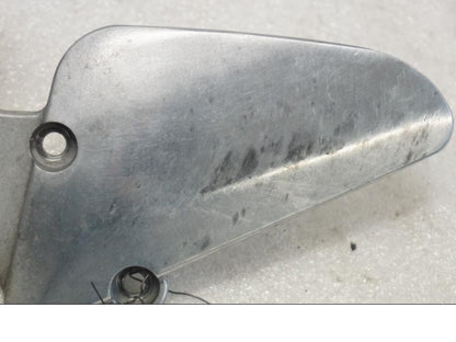 Höger sida på Fotpinnefäste från en Honda CBR 1100 XX -1998 motorcykel.