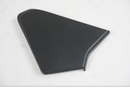 Framsidan på Sidopanel från en KTM 1290 Super Duke R -2022 motorcykel.