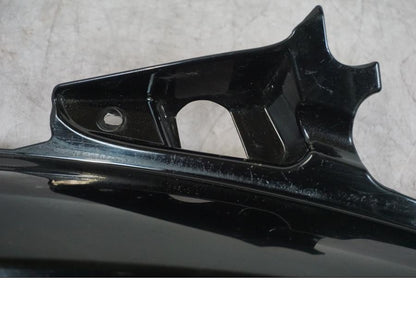 Snett nerifrån på Sidkåpa från en Triumph Tiger -2009 motorcykel.