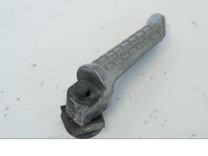 Snett uppifrån på Fotpinne från en Kawasaki ZR-7 -2001 motorcykel.