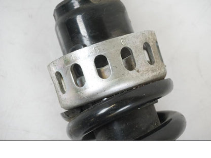 Snett nerifrån på Stötdämpare från en Suzuki VZR 1800 -2009 motorcykel.