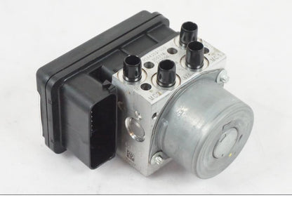 Framsidan på ABS Modulator från en KTM 390 Adventure -2021 motorcykel.