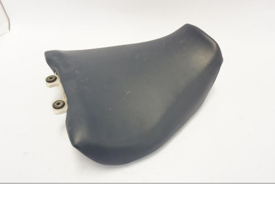 Vänster sida på Sadel från en Suzuki GSX-R 750 -1992 motorcykel.