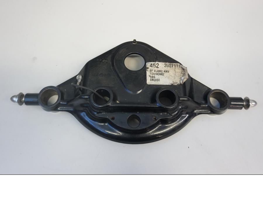 Framsidan på Gaffelkrona från en H-D Touring Road King Classic FLHRCI -2008 motorcykel.