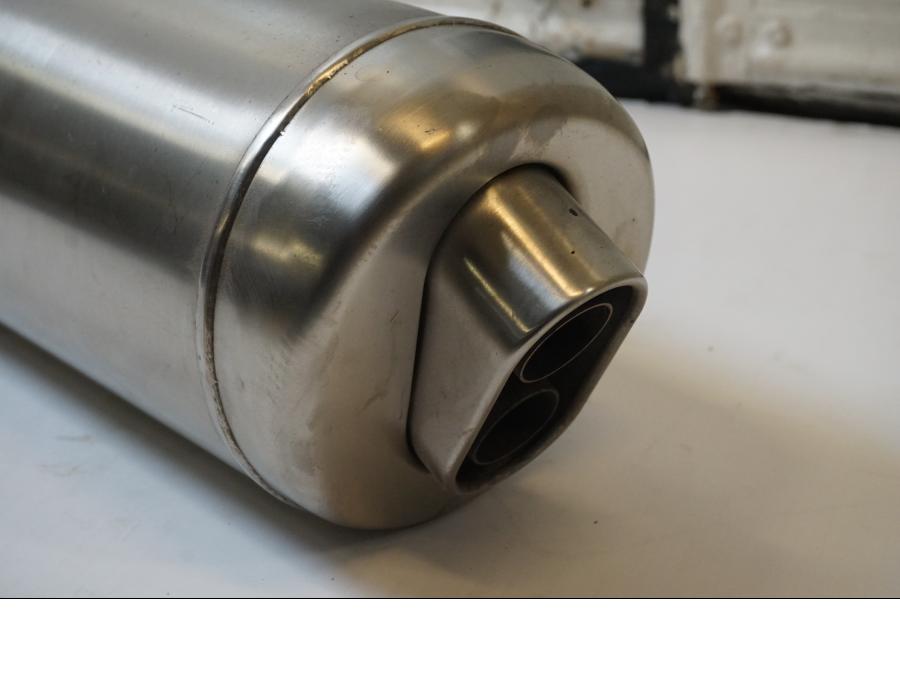 Vänster sida på Ljuddämpare från en BMW F 800 ST -2008 motorcykel.