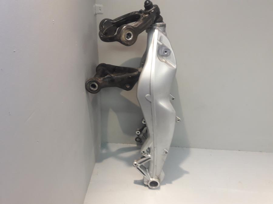 Baksidan på Framgaffel från en BMW K 1200 S -2008 motorcykel.