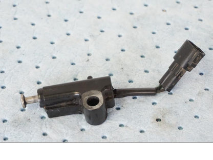 Vänster sida på Sidostödsbrytare från en Suzuki GSX-R 1000 -2008 motorcykel.