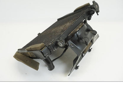 Baksidan på Vattenkyl från en Yamaha YZF R6 -1999 motorcykel.