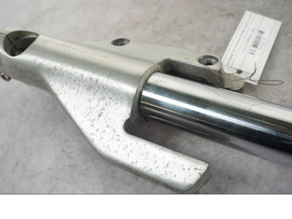 Vänster sida på Gaffelben från en Kawasaki VN 1500 Mean Streak -2002 motorcykel.