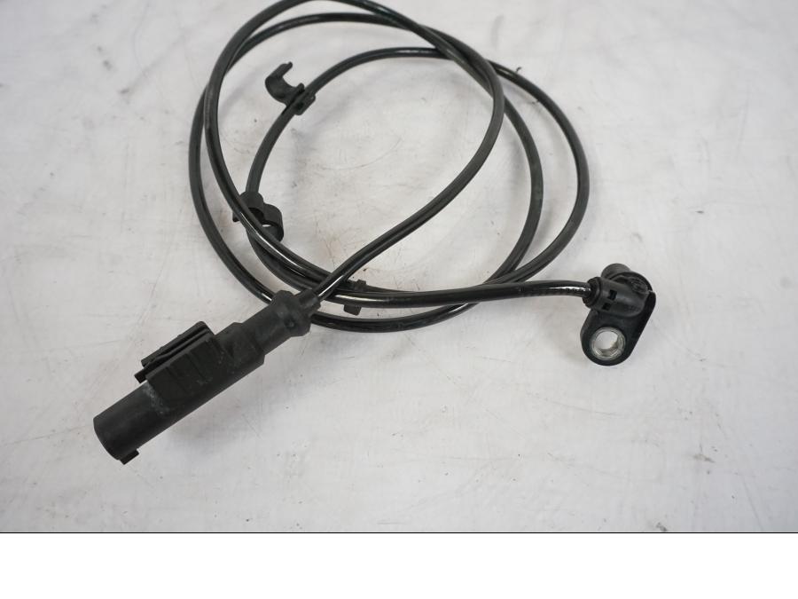 Framsidan på ABS givare från en KTM 1290 Super Duke -2019 motorcykel.