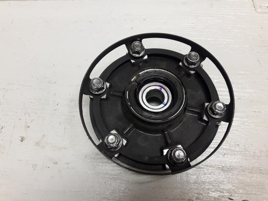 Framsidan på Drevfäste från en Yamaha XSR 900 -2016 motorcykel.