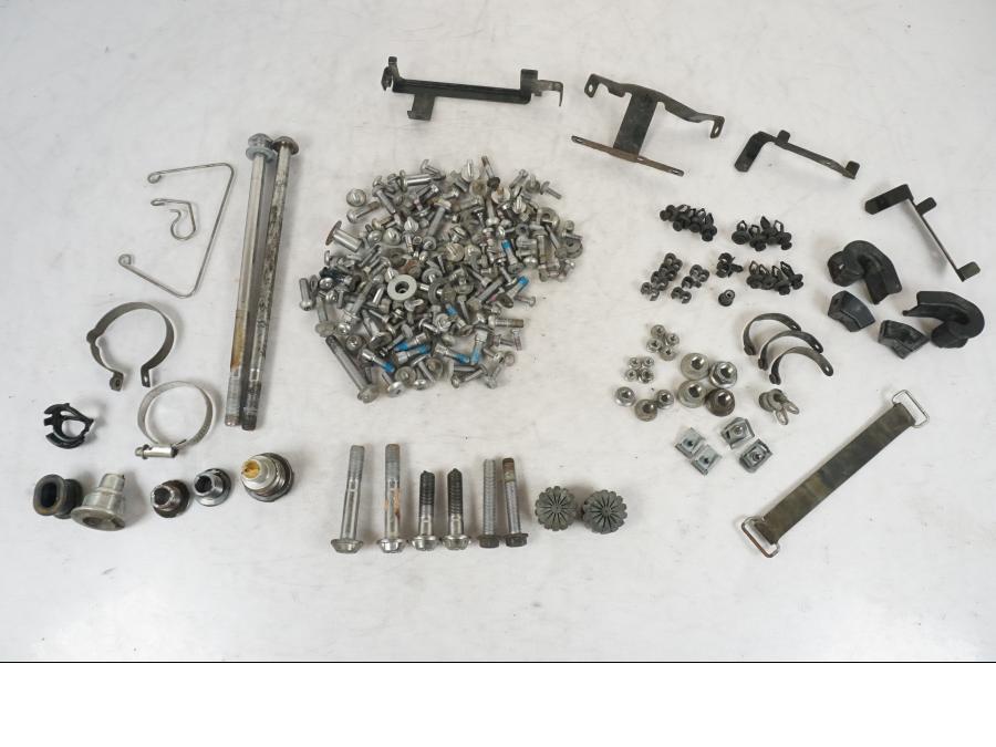 Framsidan på Skruv / Mutter etc från en Triumph Tiger Explorer -2013 motorcykel.